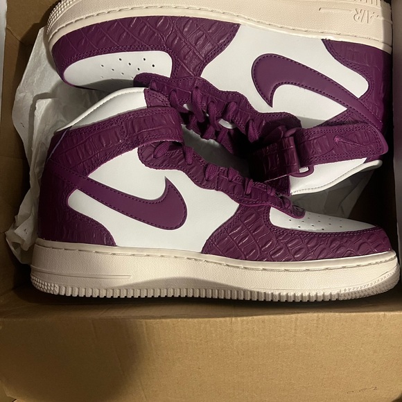 Purple and White Nike Air Force 1s leather trainers - Picture 3 of 3